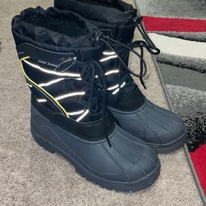 Men’s winter boot size 10